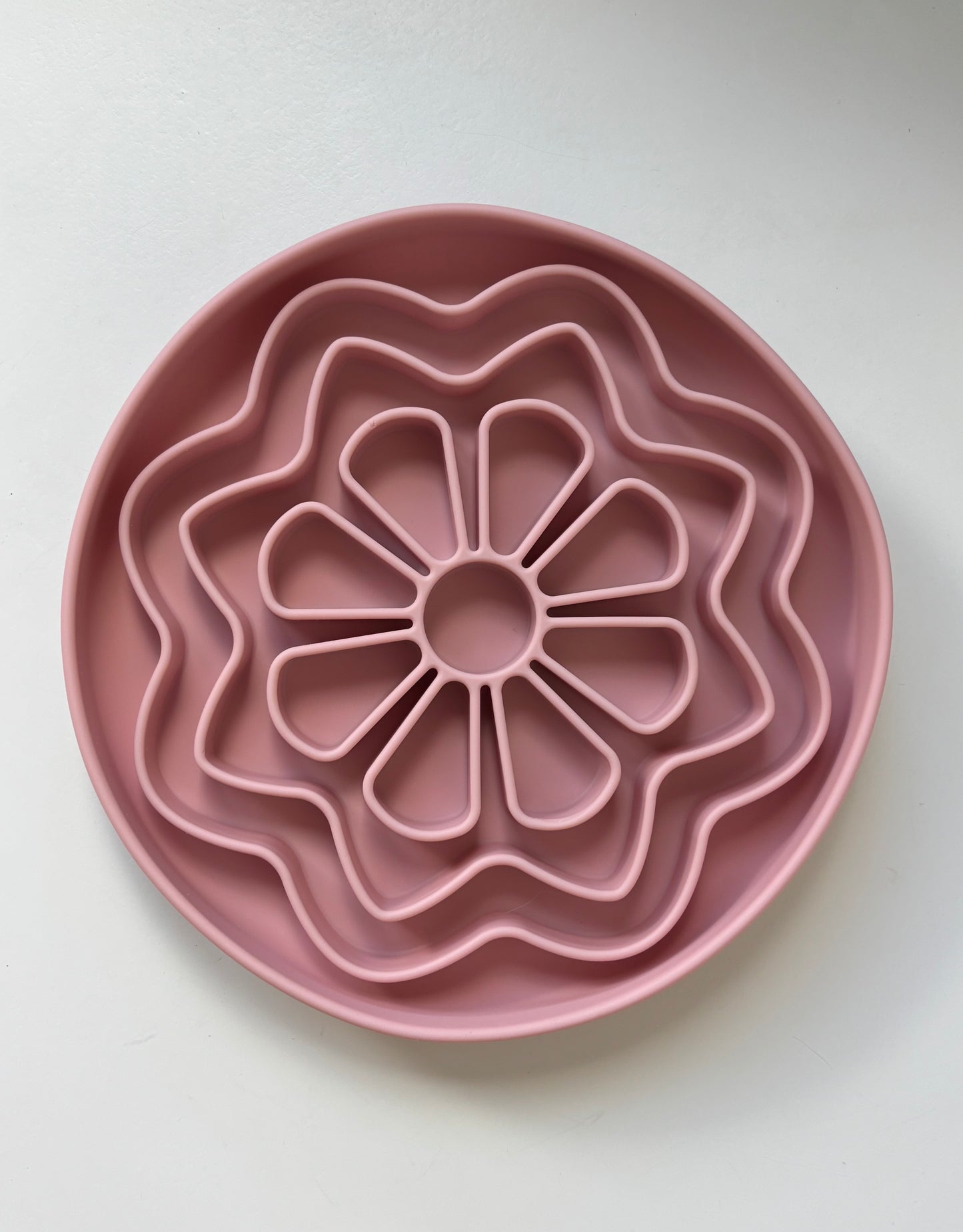 Silicone Slow Feeder Bowl (Flower) – Non-Slip | Dishwasher Safe