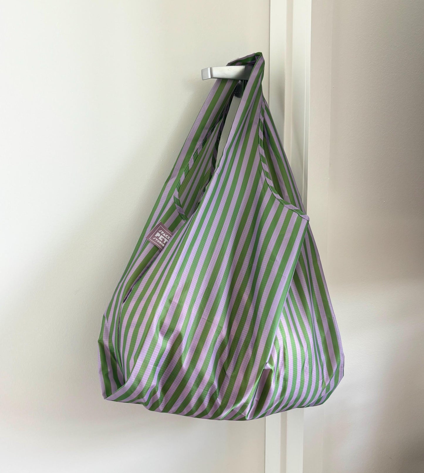 Everyday Essentials Tote – Foldable Reusable Bag for Dog Bed, Blanket and Toys | Red + Pink Checkered Pattern | Shopping Grocery Bag