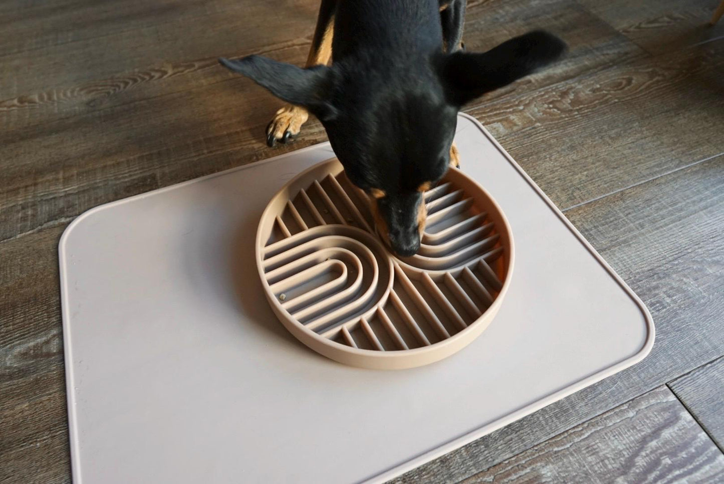 Star-Shaped Corner Non-Slip Silicone Pet Bowl Mat - Waterproof, Easy-Clean Food and Water Placemat for Dogs & Cats