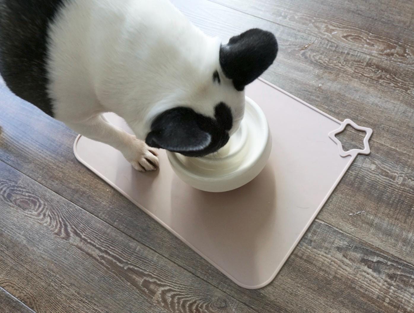 Star-Shaped Corner Non-Slip Silicone Pet Bowl Mat - Waterproof, Easy-Clean Food and Water Placemat for Dogs & Cats