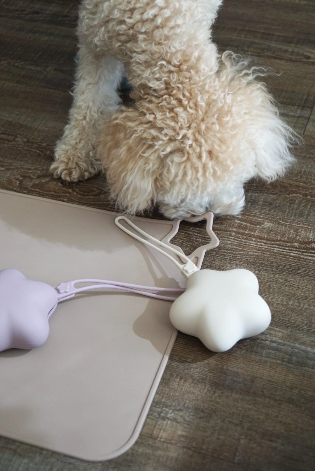 Star-Shaped Corner Non-Slip Silicone Pet Bowl Mat - Waterproof, Easy-Clean Food and Water Placemat for Dogs & Cats