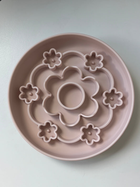 Silicone Slow Feeder Bowl (Flower) – Non-Slip | Dishwasher Safe