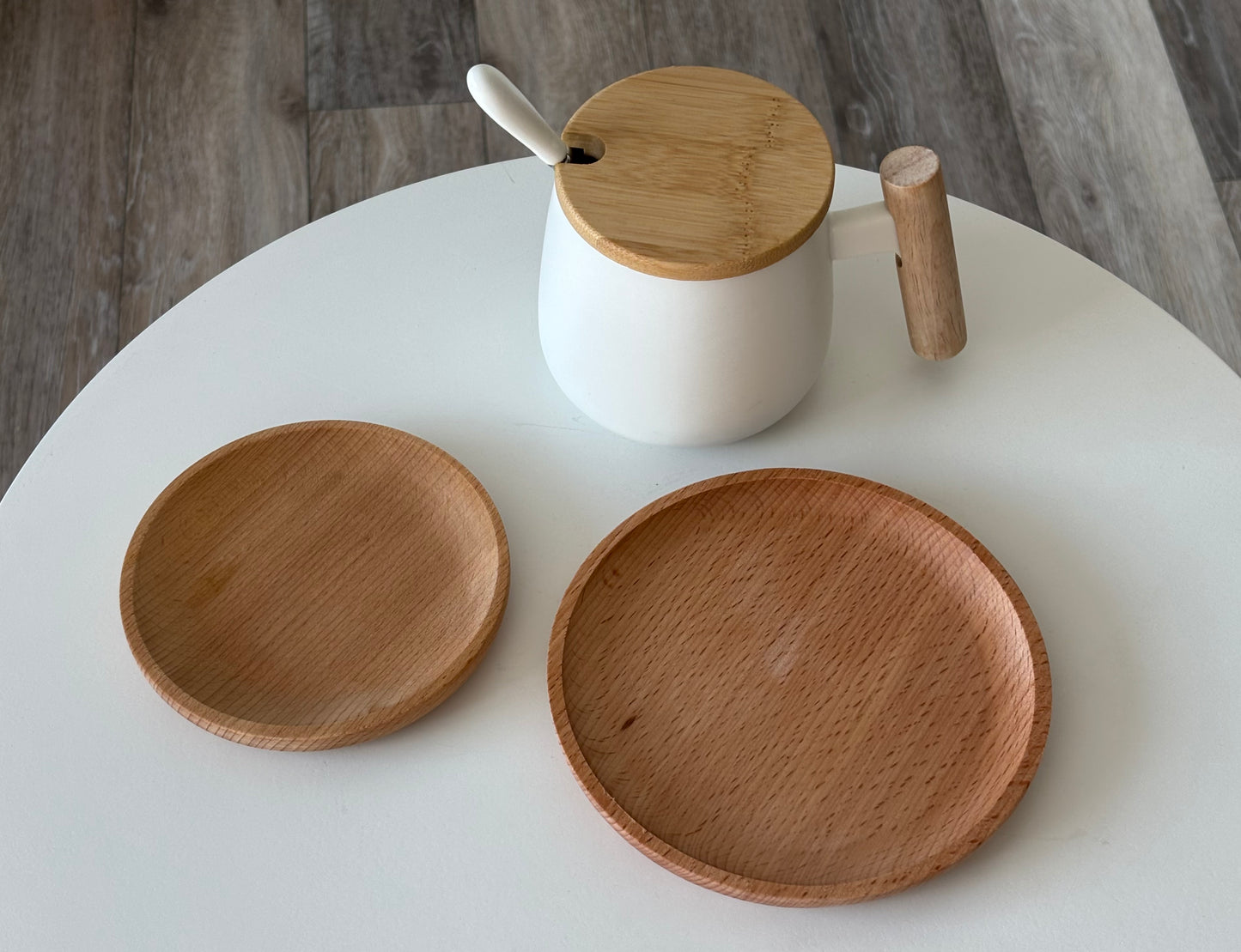 Minimalist Beech Wood Plate – Round Shapes