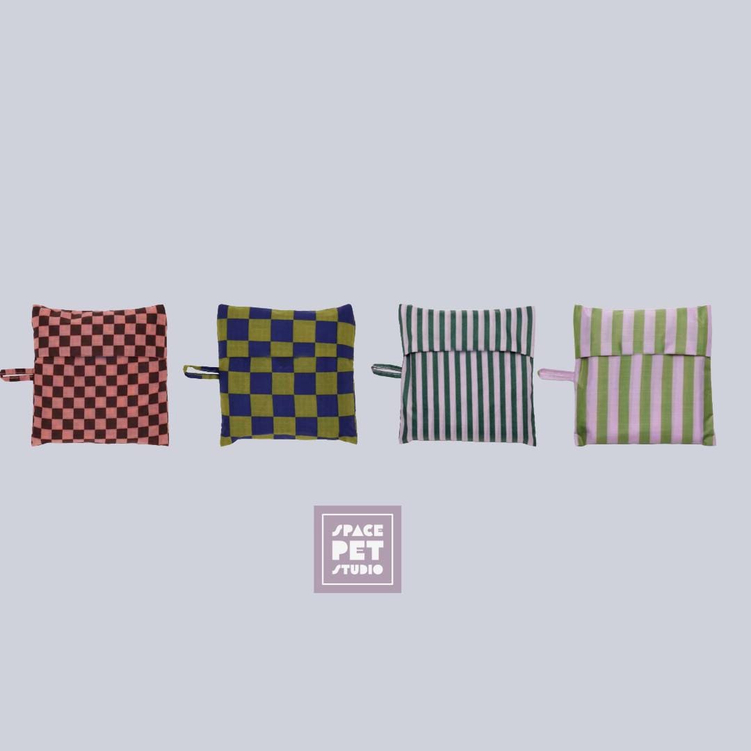 Everyday Essentials Tote – Foldable Reusable Bag for Dog Bed, Blanket and Toys  | Red + Pink Checkered Pattern | Shopping Grocery Bag