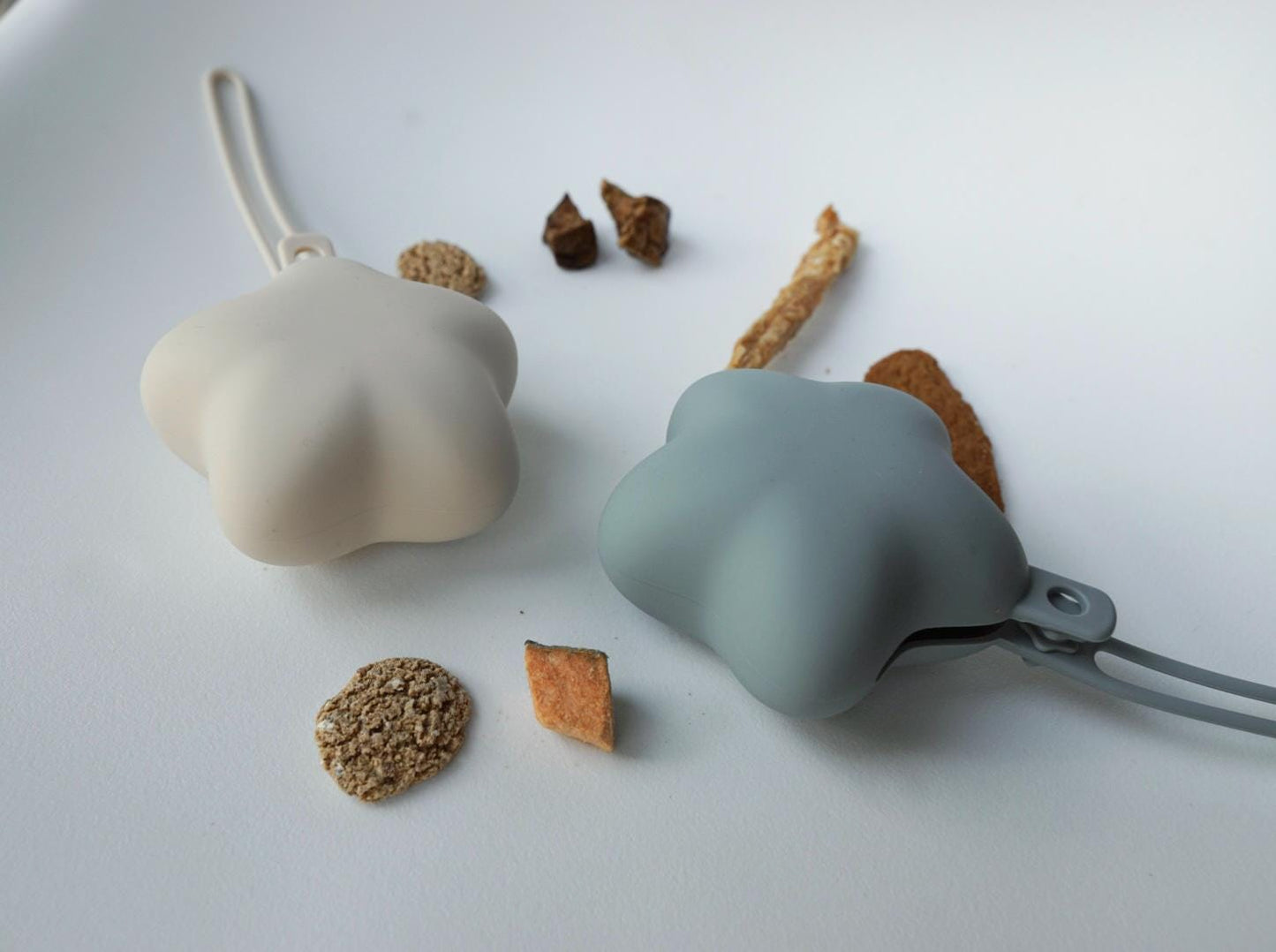 Comet Star Loop-Attach Treat Bag | Treat Holder & Snack Pouch – Stylish Pet Accessory for On-the-Go/ Training Portable Bag