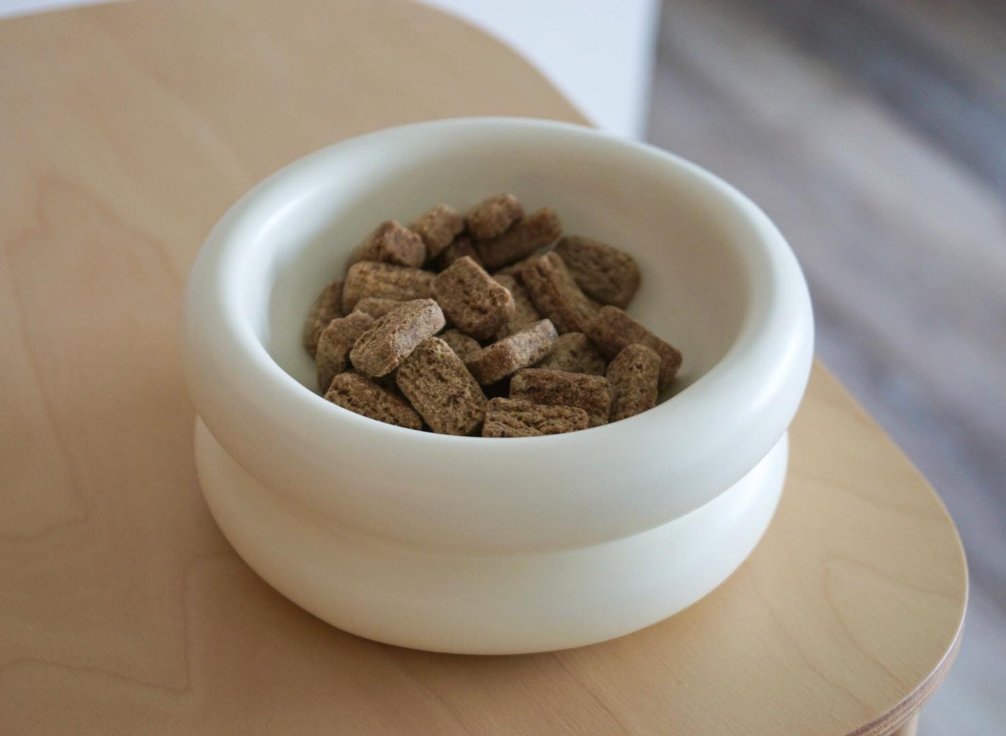 Modern Macaron-Shaped Elevated Ceramic Dog & Cat Bowl – 350ml | Minimalist Pet Food Dish for Small or Medium Pets