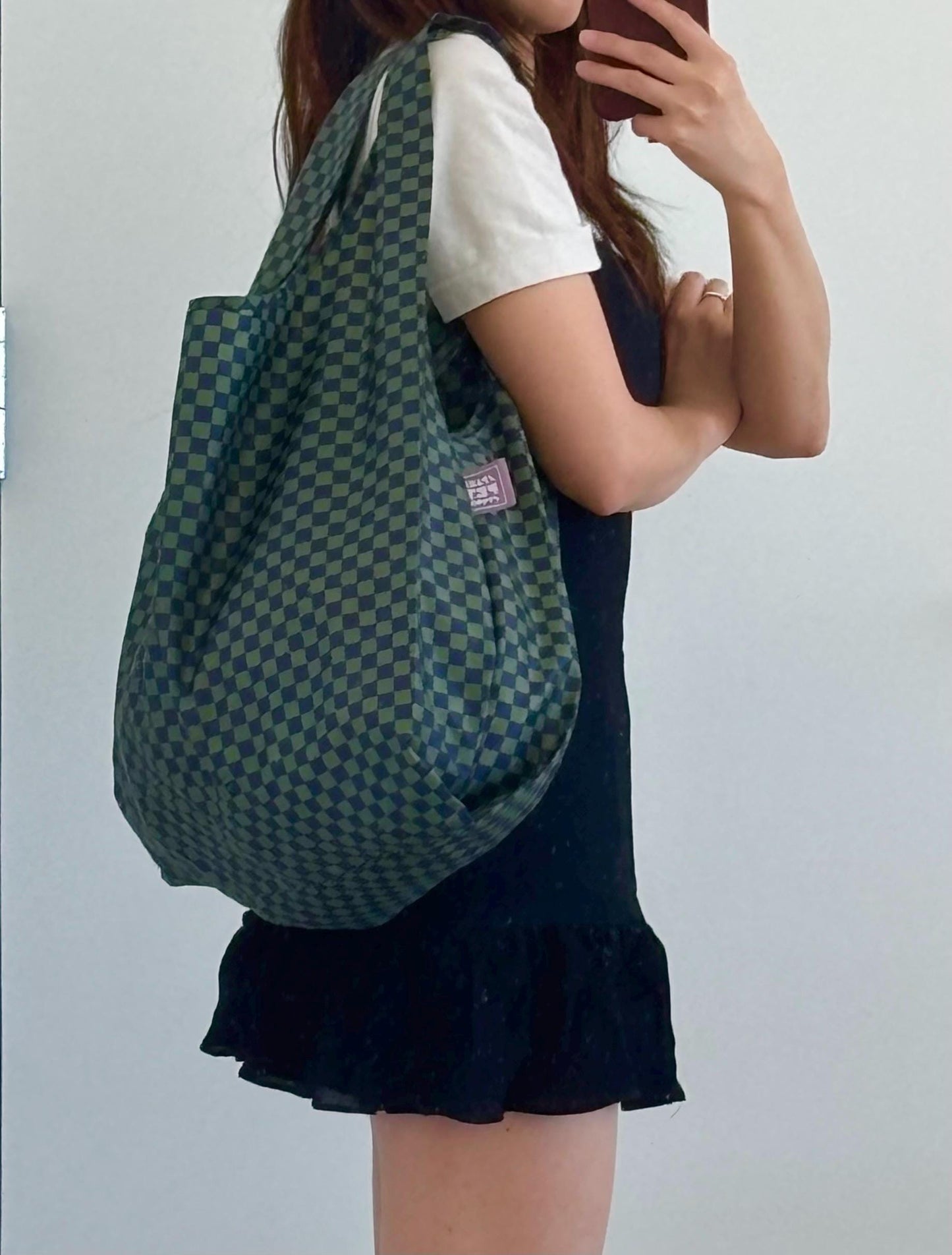 Everyday Essentials Tote – Foldable Reusable Bag for Dog Bed, Blanket and Toys  | Red + Pink Checkered Pattern | Shopping Grocery Bag