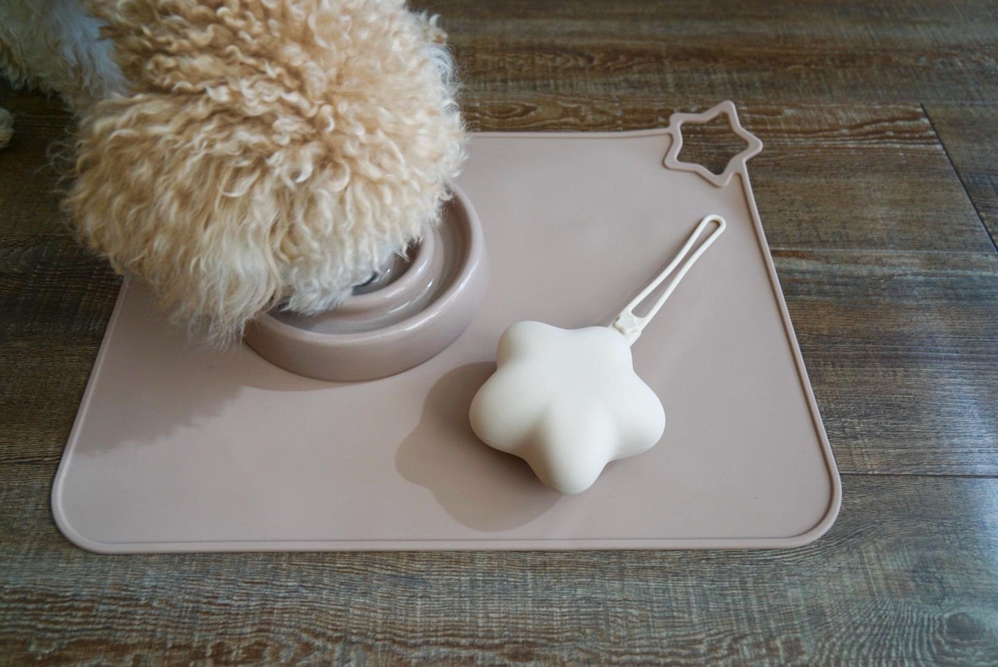 Star-Shaped Corner Non-Slip Silicone Pet Bowl Mat - Waterproof, Easy-Clean Food and Water Placemat for Dogs & Cats