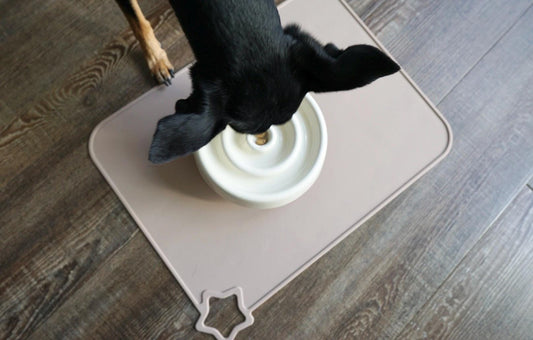 Star-Shaped Corner Non-Slip Silicone Pet Bowl Mat - Waterproof, Easy-Clean Food and Water Placemat for Dogs & Cats