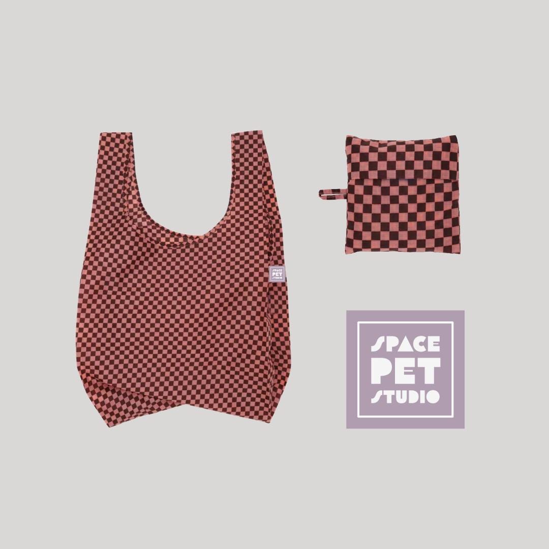 Everyday Essentials Tote – Foldable Reusable Bag for Dog Bed, Blanket and Toys  | Red + Pink Checkered Pattern | Shopping Grocery Bag